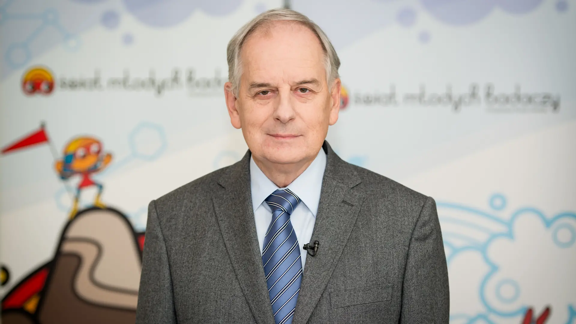 Portret mężczyzny w szarym garniturze