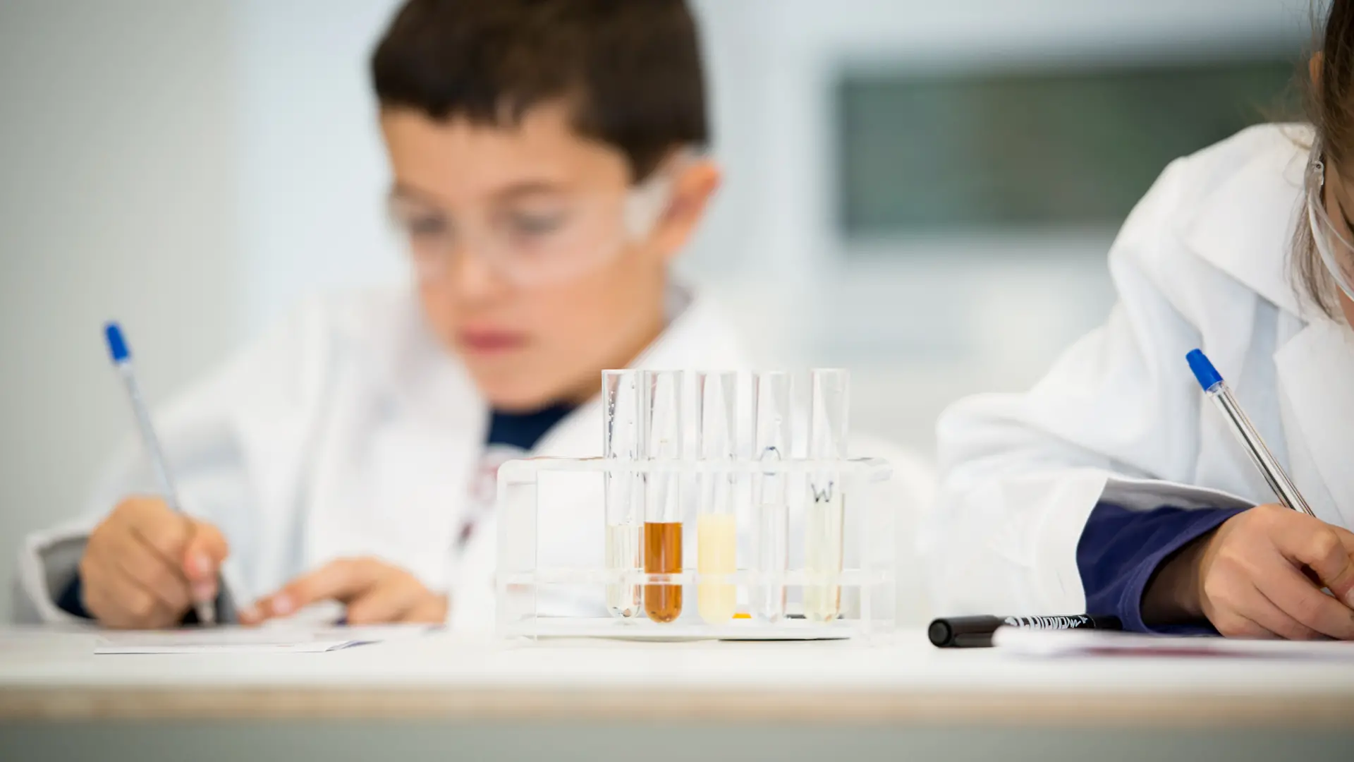 probówki w laboratorium